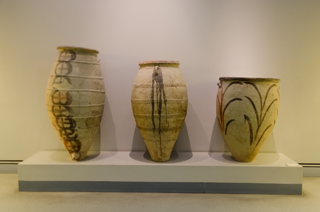 Archaeological_site_of_Akrotiri_-_Museum_of_prehistoric_Thera_-_Santorini_-_neolithic_pottery_-_02