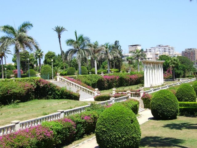 حدائق وقصر أنطونيادس