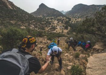 “الهايكنق”.. تجربة فريدة تستقطب عشاق السياحة الشتوية
