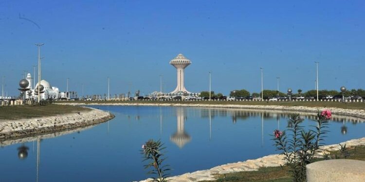 إطلالة بانورامية رائعة على ارتفاع 90 م.. “برج مياه الخبر” معلم يستحق الزيارة