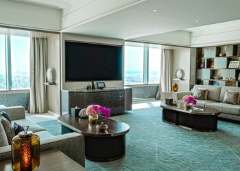 قصر يلامس أطراف السماء:فندق فورسيزونز الرياض في مركز المملكة يكشف عن الأجنحة الملكية المجددة حديثا