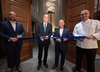 تتلاقى النجوم بافتتاح مطعم نيالي في جدة