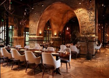 مطعم “سِراج” المدرج على دليل ميشلان يُطلق قائمة غداء عمل جديدة