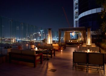 فندق باراماونت دبي يحتفي بضيوفه في شهر رمضان المبارك بأطباق مميزة في مطعم ذا ستيج