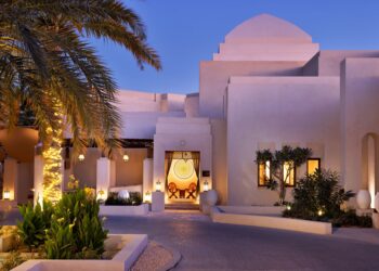 منتجع الوثبة الصحراوي يحتفل بعيد الأضحى المبارك مع عرض استكشف الوثبة
