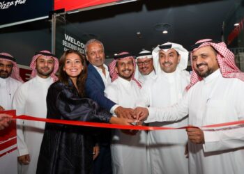 بيتزا هت تطلق مبادرة “فرص للجميع” مع افتتاح أول مطعمٍ في المنطقة يتم تشغيله بسواعد أفراد موهوبين من فئة الصم والبكم