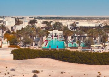 منتجع الوثبة الصحراوي في أبوظبي يتعاون مع باريز وبيوند ويلنس لتقديم عطلة نهاية أسبوع حصرية تجمع بين اللياقة والعافية