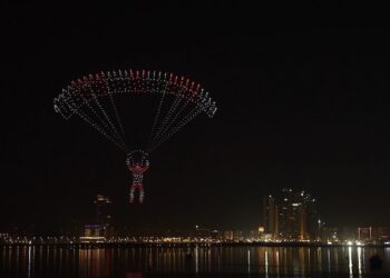 إطلاق تشكيلات جديدة من عروض طائرات الدرون في إطار الاحتفالات بالدورة الثلاثين لمهرجان دبي للتسوق