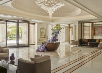 JUMEIRAH CARLTON TOWER CELEBRATES LONDON FASHION WEEK WITH TIMELESS TRIBUTE TO DAME MARY QUANT