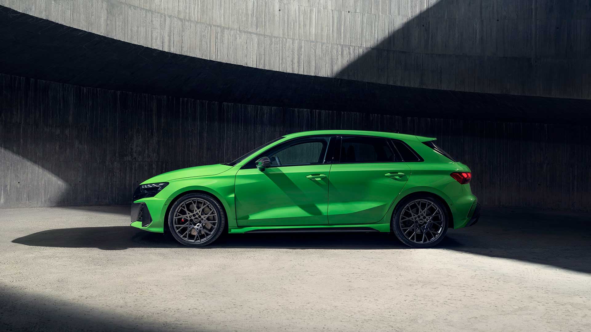 رياضية وأذكى وأكثر تميزًا: اكتشف مجموعة Audi A3، S3، و RS 3 الجديدة.