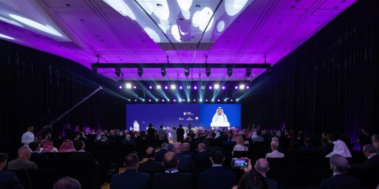 قمة مستقبل الضيافة تنطلق رسميًا في الرياض – بمشاركة أكثر من 1000 من كبار صناع القرار، و200 مستثمر، و150 متحدثًا بارزًا، اجتمع نخبة قطاع الضيافة في العاصمة ضمن فعاليات نسخة عام 2025