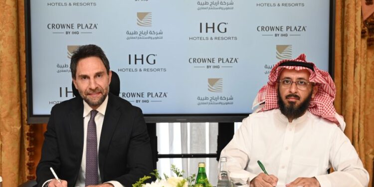 مجموعة فنادق ومنتجعات IHG تعلن عن توقيع اتفاقية لتطوير فندق كراون بلازا المدينة الحرمين ، لتوسيع محفظتها في المدينة المنورة بالمملكة العربية السعودية