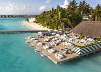 أعيد افتتاح مقهى نوتيلوس في منتجع Sun Siyam Vilu Reef