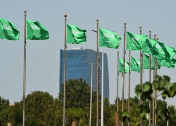 الشباب السعودي يعيدون تشكيل مستقبل الاتصال في المملكةويعتمدون تقنية  eSIM