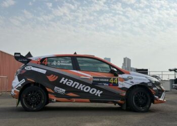 بطل فريق هنكوك السعودية سعيد الموري يشارك في رالي جدة بدعم مجموعة بن شيهون وشركة الوعلان للتجارة