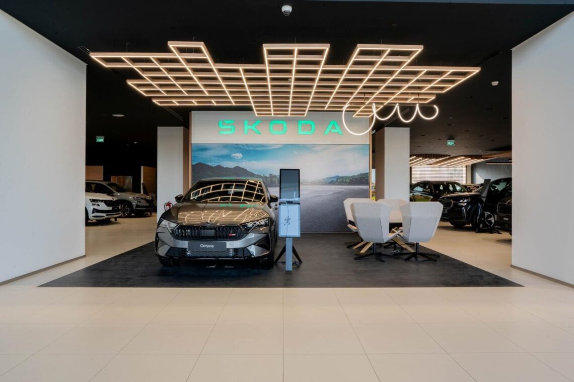 شكودا تفتتح أول صالة عرض لها في المملكة العربية السعودية بالشراكة مع ساماكو للسيارات، إيذاناً بالدخول الرسمي إلى السوق