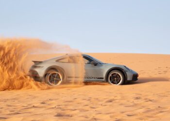بورشه السعودية تطلق تجربة القيادة على الطرق الوعرة في قلب صحراء