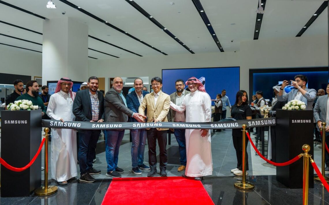 Samsung Redefines Connected Living with the Launch of its Flagship Multi Shop Store at Jeddah Park