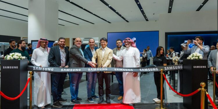 سامسونج تعيد صياغة مفهوم الحياة المتصلة بإطلاق متجرها المتكامل والرائد في “جدة بارك”