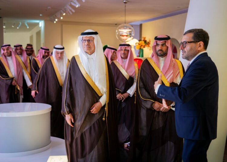 سمو وزير الطاقة وسمو وزير الثقافة يفتتحان متحف الذهب الأسود في الرياض